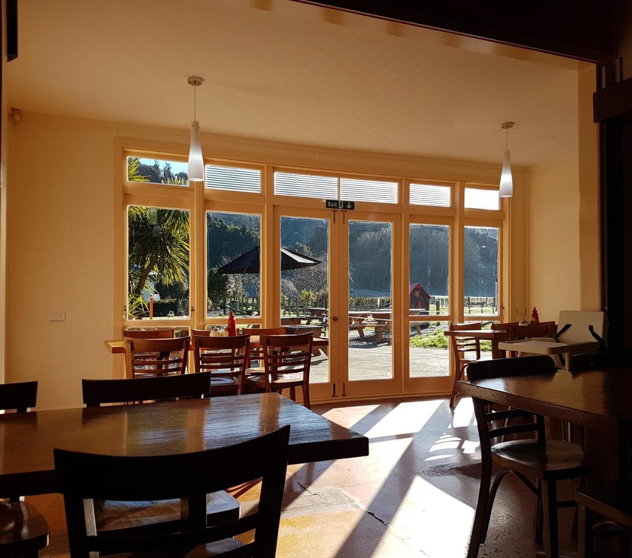 Flat Hills Tourist Park Holiday park 3*